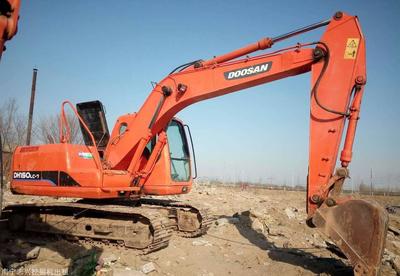 附近小勾機出租公司 南寧市挖掘機租賃 挖地基土方機械多少錢一天